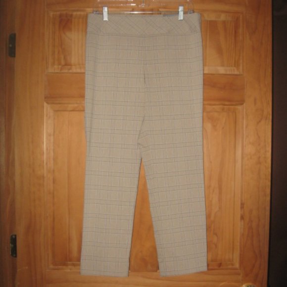 Van Heusen Super Stretch Pull On Crop Pants - Picture 2 of 3